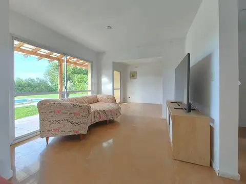 Casa 4 ambientes con 3 baños