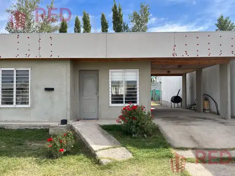 Vende casa de dos habitaciones en Barrio Las Lilas, Plottier