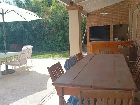 Casa 5 ambientes con 3 baños
