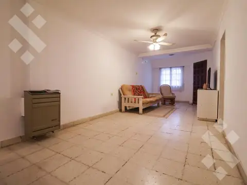 Casa 10 ambientes con 3 baños