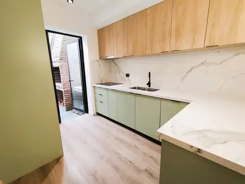 Casa en Alquiler con 2 cocheras
