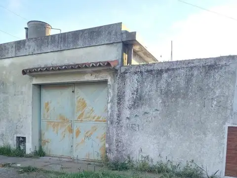 Casa 3 ambientes con 1 baño