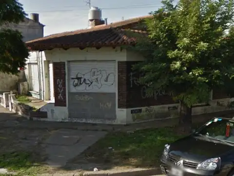 CASA CON LOCAL EXCELENTE UBICACION   RETASADA 