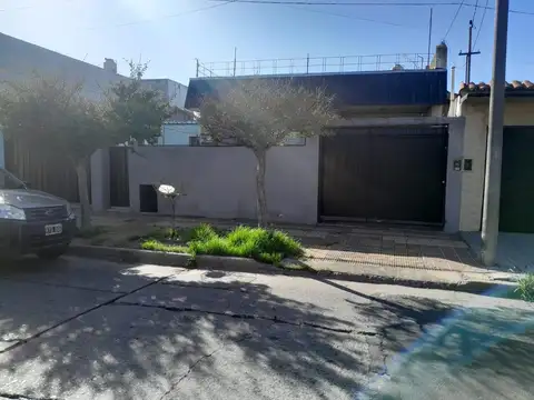 CASA + GALPON SOBRE 2 LOTES