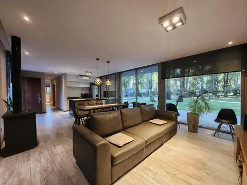 Casa 6 ambientes con 2 baños