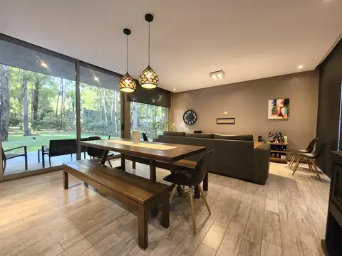 Casa en Venta con 4 cocheras