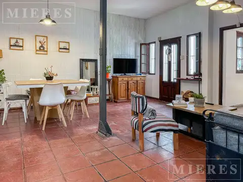 Casa 4 ambientes con 2 baños
