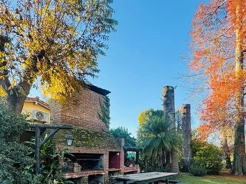 Casa en Venta con 2 cocheras