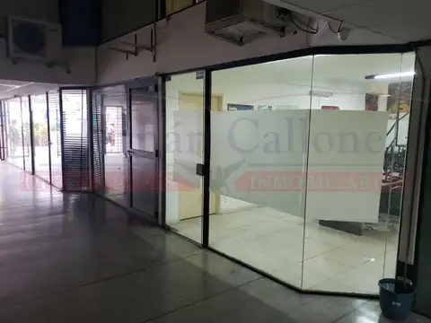 MUY BUENAS OFICINAS EN LA CIUDAD DE ROSARIO SOBRE AVENIDA
