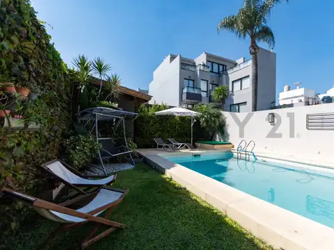 Casa en Venta con 2 cocheras
