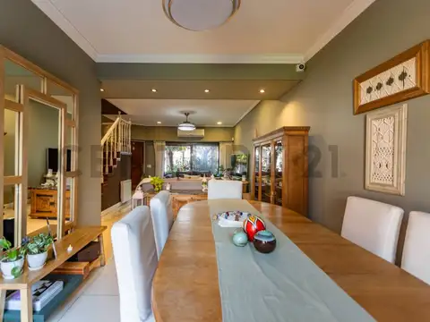 Casa 5 ambientes con 4 baños