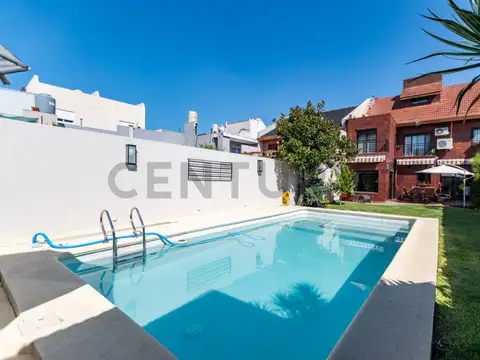 VENTA CASA 5 AMB CON JARDIN, PILETA Y COCHERA EN BARRIO NAON LOTE PROPIO