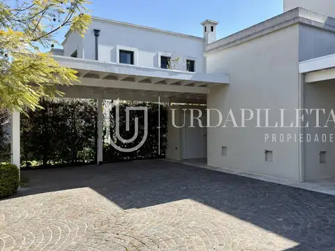 Casa en Venta con 2 cocheras