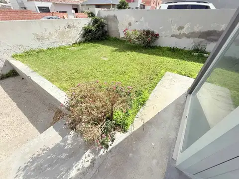 Casa 6 ambientes con 2 baños