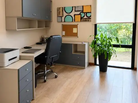Casa en Alquiler con 2 cocheras