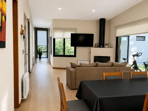 Casa en Alquiler de 3 dormitorios