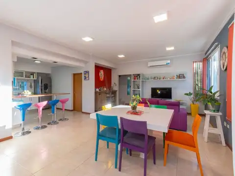Casa 5 ambientes con 3 baños