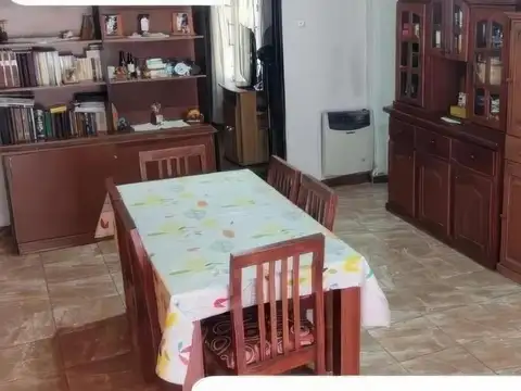 Casa 5 ambientes con 2 baños