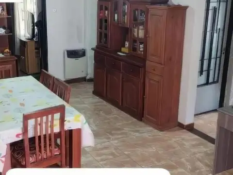 Casa 5 ambientes con 2 baños