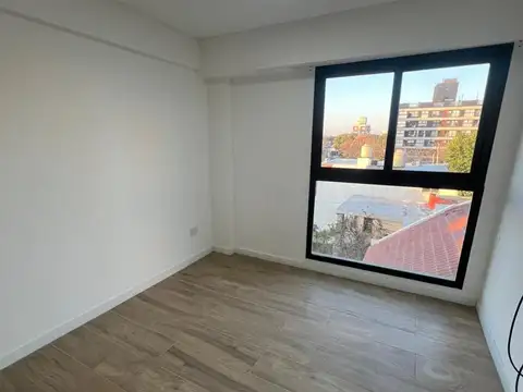 Departamento dos ambientes con balcón en venta en Ituzaingó Norte