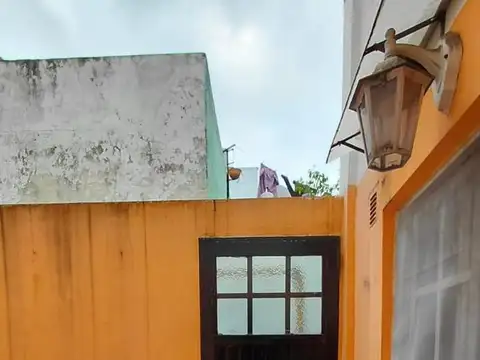 Depto Tipo Casa 2 ambientes con 1 baño