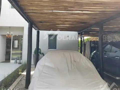 Casa 6 ambientes con 2 baños