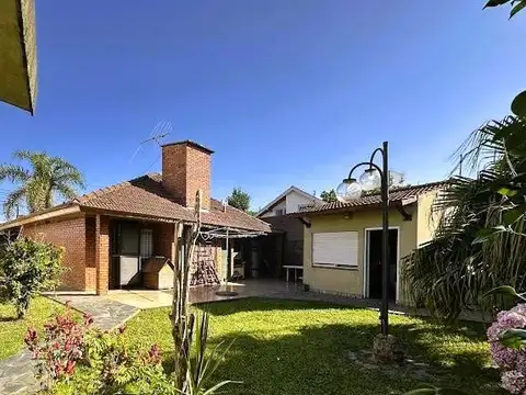 Casa en Venta con 4 cocheras