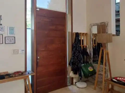 Casa en Venta con 3 cocheras