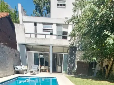 Casa 7 ambientes con 4 baños