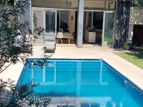 Venta Casa 7 Ambientes con pileta y Quincho Beccar