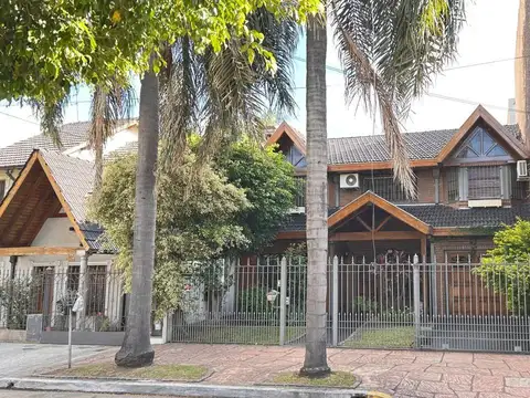 Casa en Venta tipo Chalet 6 ambientes - Doble Cochera -  Villa Luzuriaga