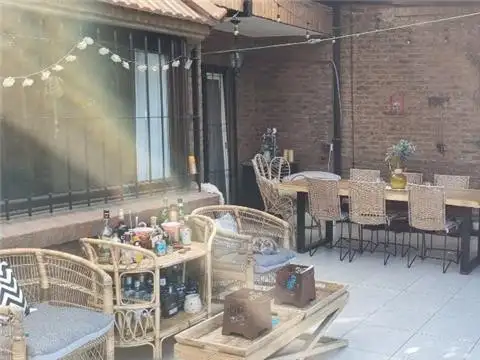 Casa 6 ambientes con 3 baños