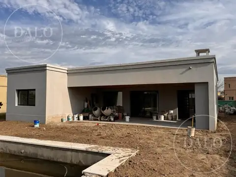 Casa Monoambiente con 2 baños