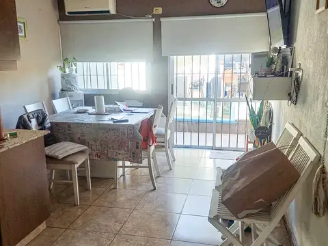 Casa 4 ambientes con 2 baños