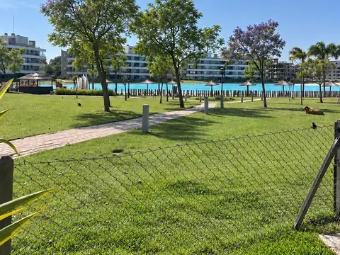 Barrio Lagoon Pilar, Calle Manzoni 1600