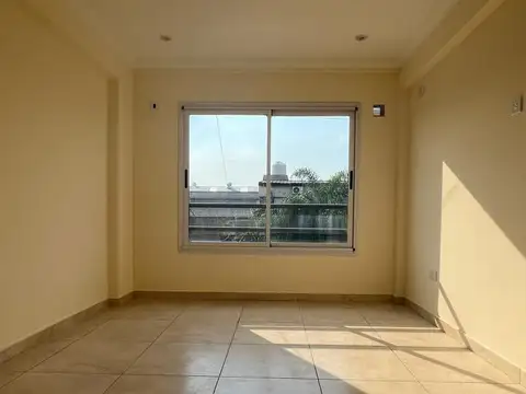 12 de octubre 500, Piso 1