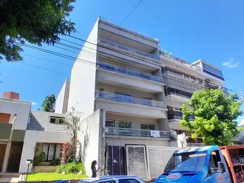 VENTA VILLA DEL PARQUE 4 AMB. SEMIPISO  C/COCHERA