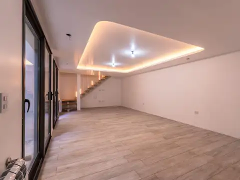 VENTA - CASA DE PASILLO 3 DORMITORIOS - CENTRO