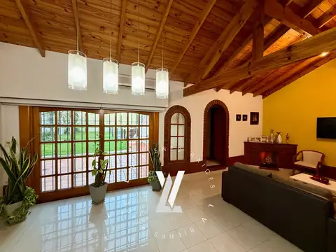 Casa en Venta con 3 cocheras