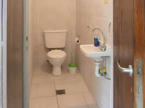 CASA CON GRAN POTENCIAL EN BURZACO