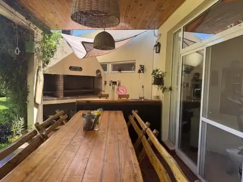 Casa 5 ambientes con 2 baños
