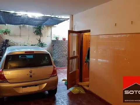 Casa 5 ambientes con 2 baños