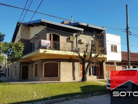 SE VENDE HERMOSA CASA