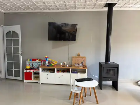 Casa 6 ambientes con 2 baños