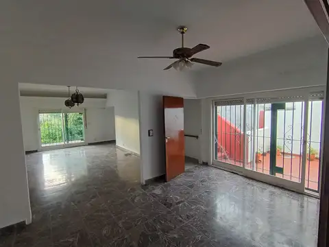 Casa 6 ambientes con 1 baño