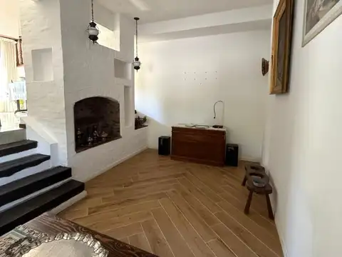 Casa en Alquiler con 2 cocheras