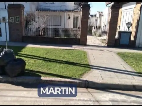 Casa en venta c/ cochera en San Miguel