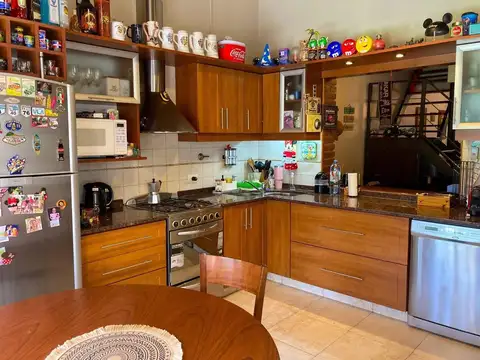 Casa en Venta con 4 cocheras