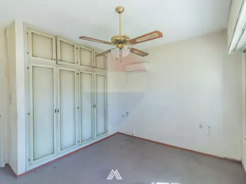 Casa en Alquiler con 1 cochera