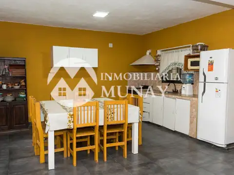 Casa en Venta con 2 cocheras